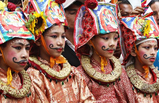 Nepal Hindus Honor ‘Holy Cows’ in Annual Festival Hoping to Help Dead Reach Heaven