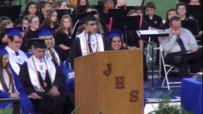 Texas Valedictorian’s Mic Cut After Deviating From Approved Speech to Talk About Jesus, Constitution