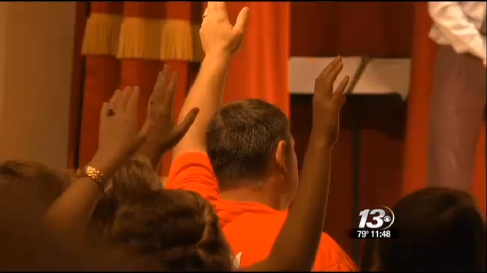 Hundreds Rally in South Carolina to Put Prayer Back in School