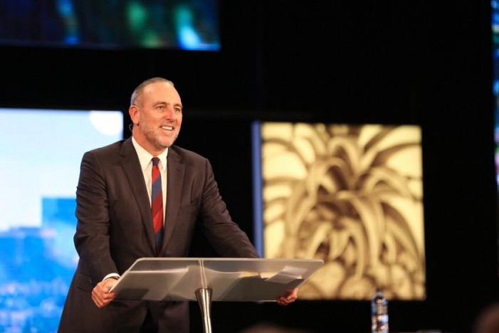 Hillsong’s Brian Houston Won’t Give Position on Same-Sex ‘Marriage’: ‘We’re on the Journey With It’