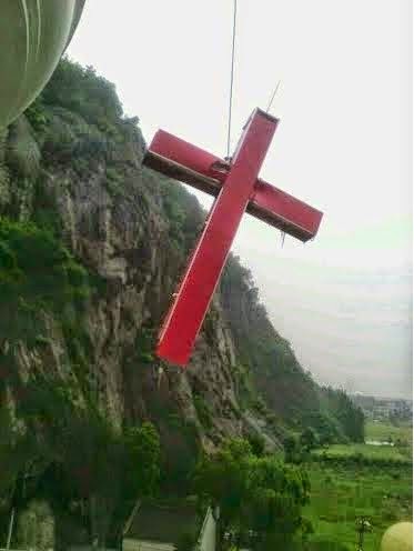 Chinese Christians Put Toppled Crosses Back on Churches in Show of Defiance