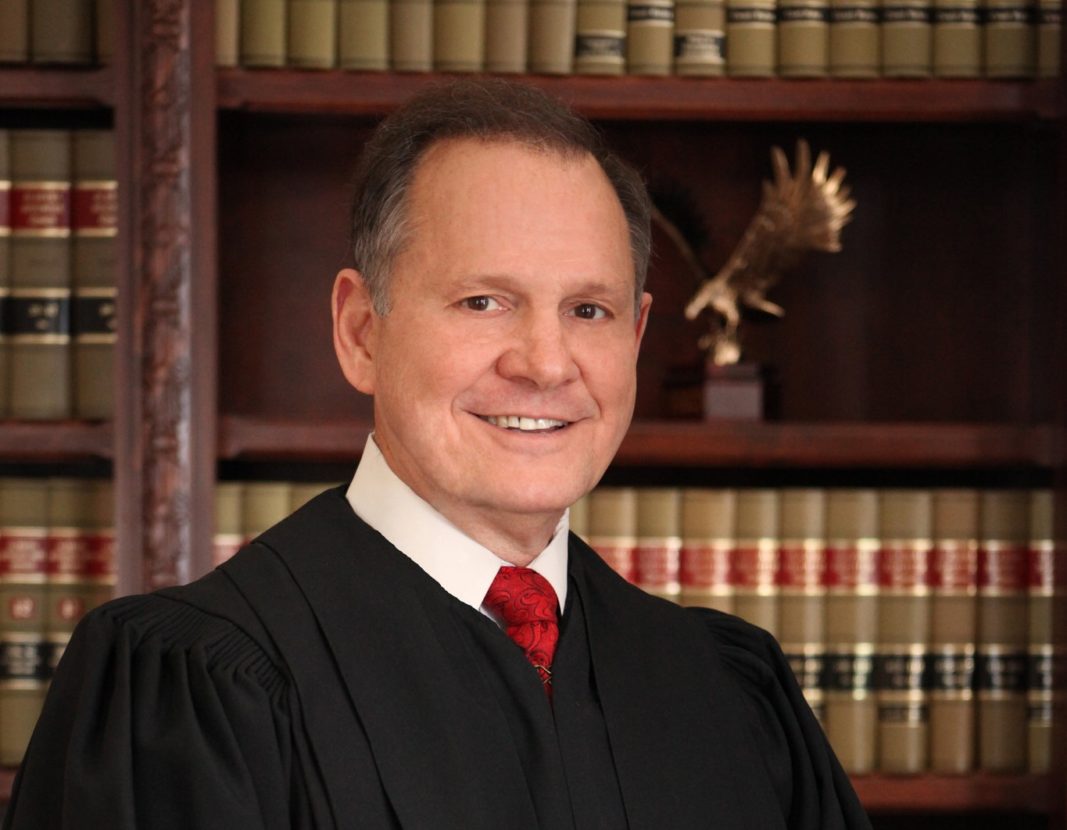Alabama judge suspended over sexual messages, nude photos