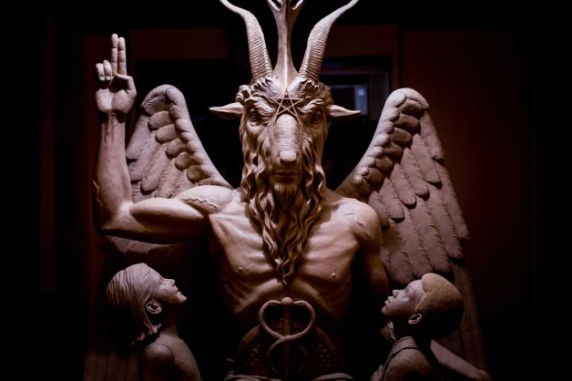 Baphomet Statue Unveiled in Detroit to Shouts of ‘Hail Satan,’ Satanist Men Kissing