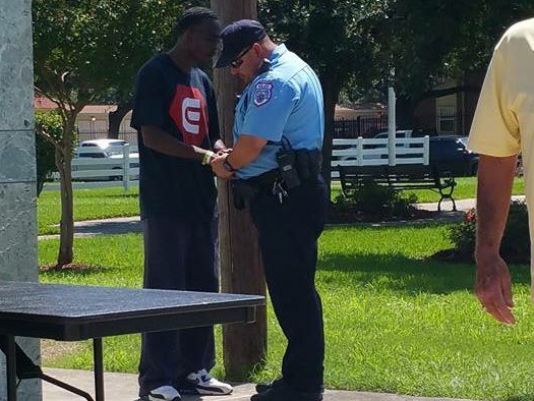 Ex-Convict Turned Christian Says He Now Has God-Given ‘Urge’ to Pray for Police