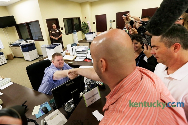 Deputy Clerk Hands Out ‘Gay Marriage’ Licenses Despite Kim Davis’ Imprisonment