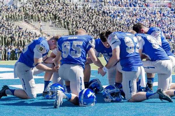 Air Force Academy Upholds Right of Football Team’s Prayer Practice Despite Activist Complaint