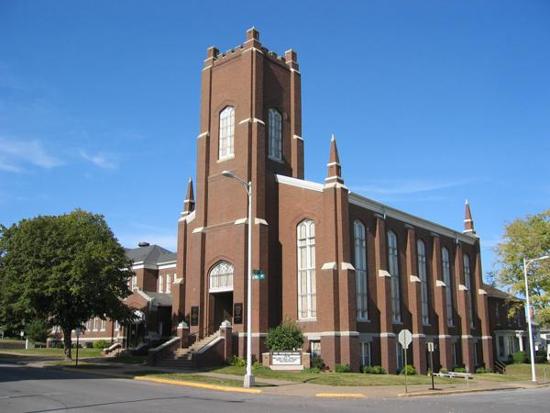 Donald Trump Attends 'Gay-Affirming' Presbyterian 'Church' in Iowa Days ...