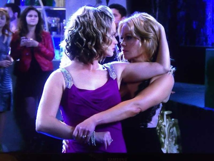 ‘Luscious Lesbians’: Candace Cameron Bure Takes Part in Racy ‘Dirty Dancing’ Scene in ‘Fuller House’