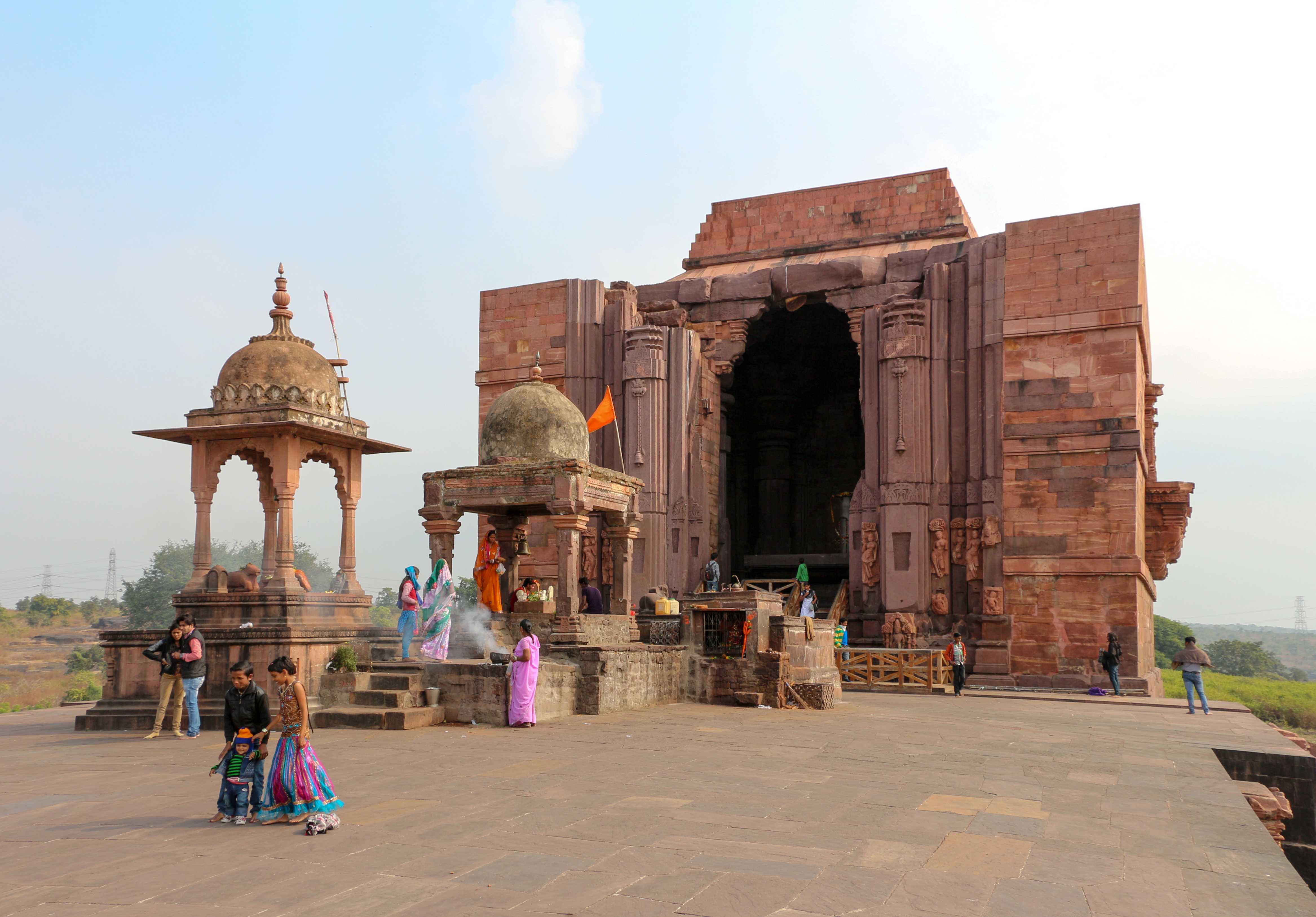 Shiva_Temple,_Bhojpur_01-compressed