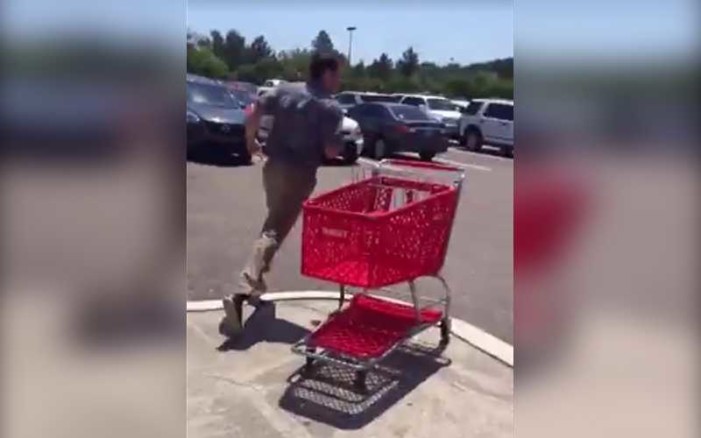 Convicted Voyeur Flees Target Store as Shouting Woman Chases Him With Camera: Video
