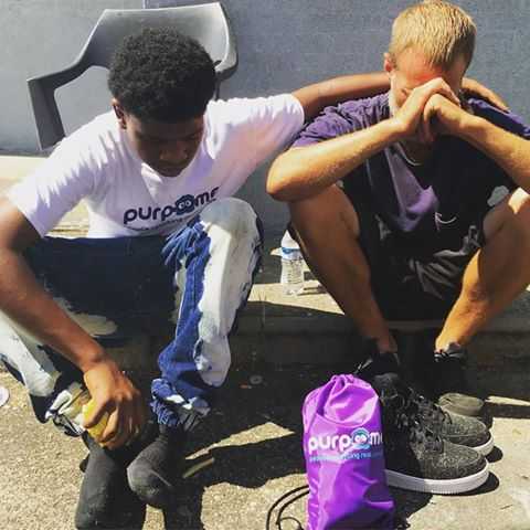 ‘It’s What God Wanted Me to Do’: Kentucky Teen Gives Own Shoes to Homeless Man