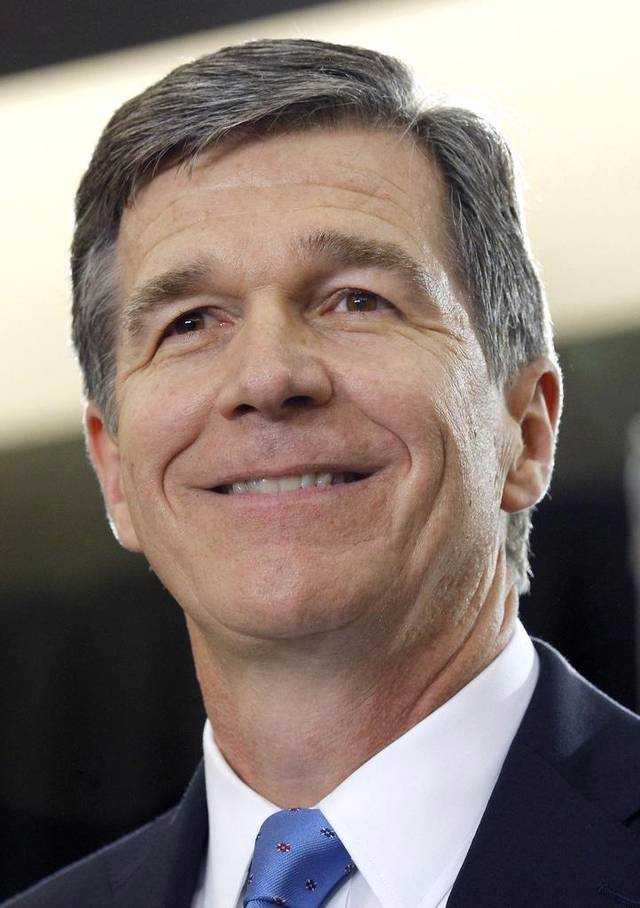 NC Gov. Seeks to Settle Suit by Allowing ‘Transgenders’ to Use Restrooms Aligning With ‘Gender Identity’