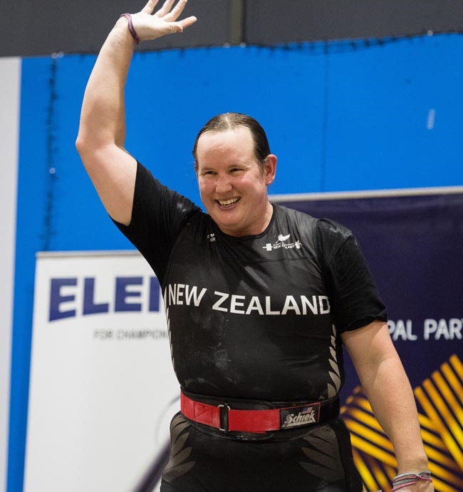 Man Who Identifies as Woman Dominates Female Weightlifting ...