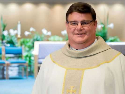 Roman Catholic Priest Receives Standing Ovation After Announcing His Identification as Homosexual