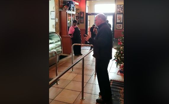 ‘Just You, Father’: Video Shows Alabama Restaurant Owner Praying, Encouraging Employees in the Lord