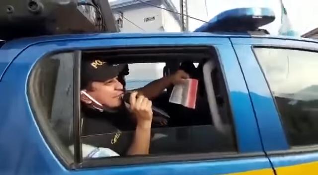 ‘Our Message of Faith’: Video Shows Police Officer Proclaiming Jesus While Riding Through Streets of Guatemala