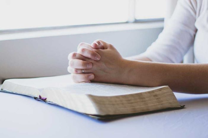 Survey Gathers Sample of Prayer, Bible Reading Habits of UK Residents Since Lockdown
