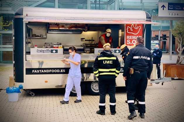 Church-Linked Group Distributes Free Lunches to Workers at Madrid Field Hospital