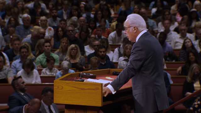 Judge Allows John MacArthur’s Church to Hold Indoor Services; Congregation to Adhere to Safety Measures