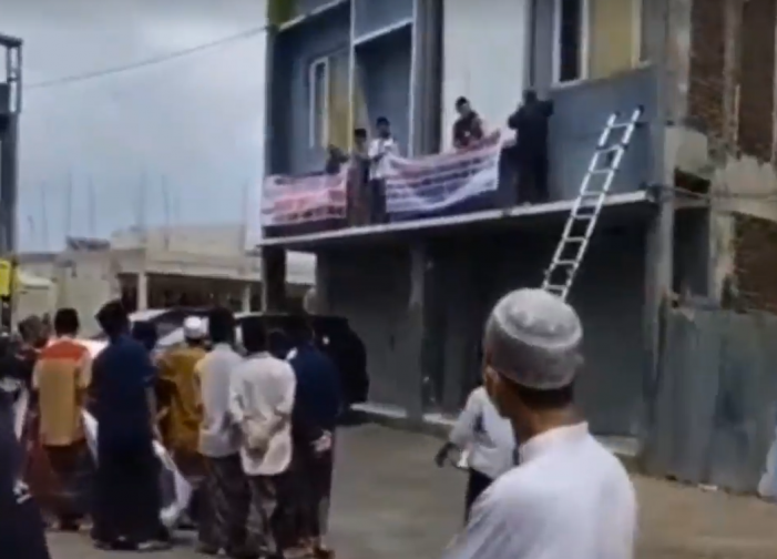 Radical Group in Indonesia Obstructs Church from Gathering