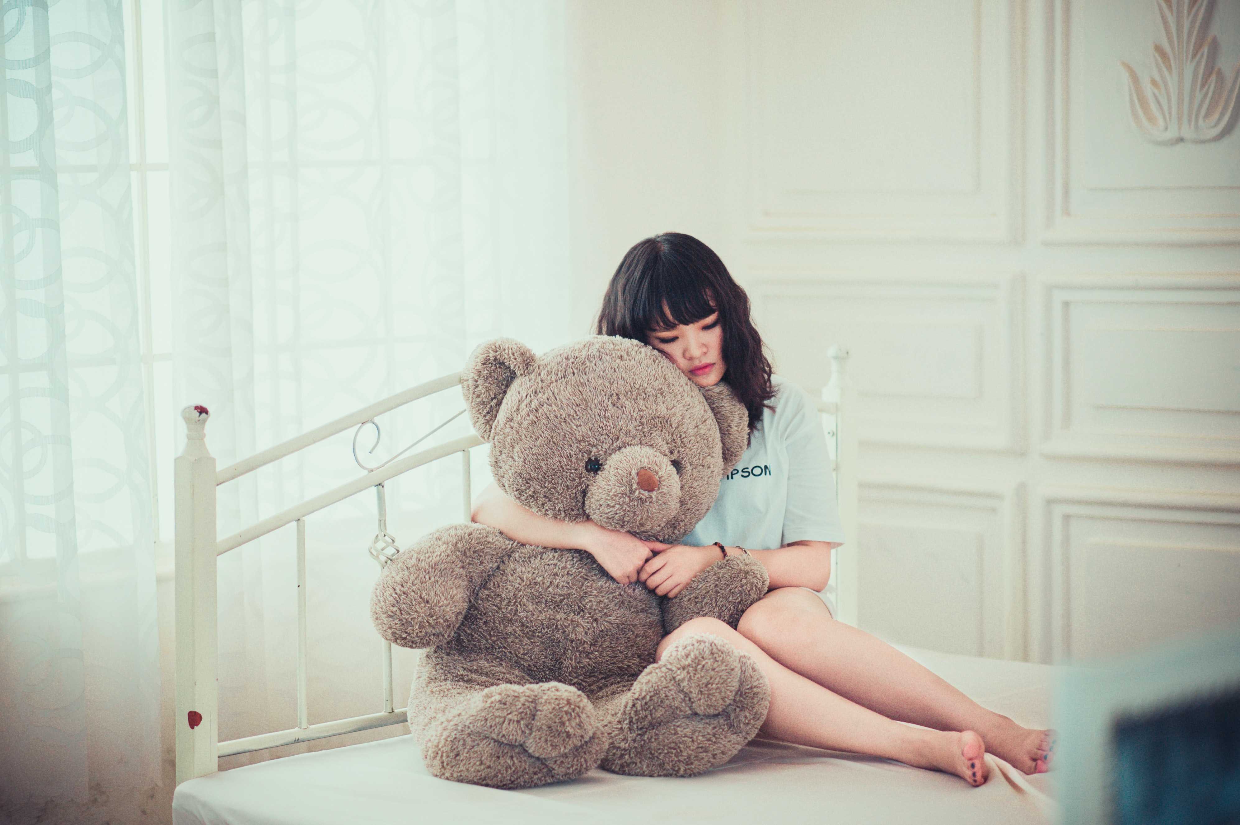 Sad Girl Hugging Teddy Bear Credit Pixabay Pexels-compressed