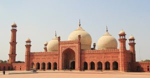 Badshahi Mosque, Lahore, Pakistan. (Romero Maia, Creative Commons)