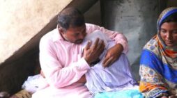 Muslims Pressure Chr...
