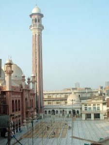 Sunni Rizwi Mosque in Faisalabad, Pakistan. (Minhajian, Creative Commons)