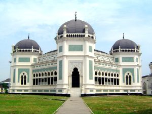Great Mosque of Medan, North Sumatra Province, Indonesia. (Daniel Berthold, Creative Commons)