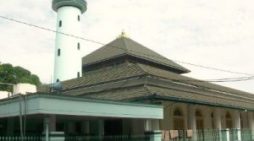 Muslims Stall Constr...