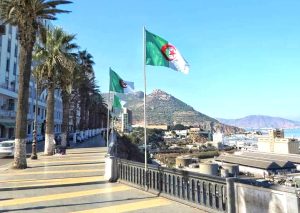 Beach front in Oran, Algeria. (L'Algérie Pays du Soleil et de Beauté, Creative Commons)