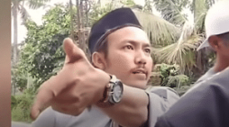 Machete-Wielding Mus...