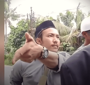 Aji Cahyono Putra threatens violence at GDPI church in Mekarsari village, Banten Province, Indonesia, on Sept. 20, 2026. (Screenshot from Tribune Network, YouTube)